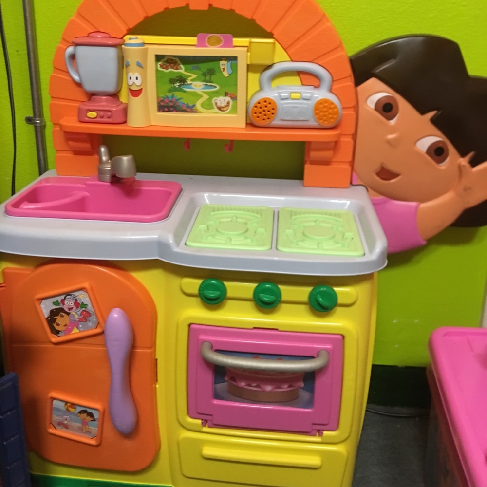 Fisher-Price Dora's Talking Kitchen